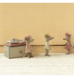 Maileg Little Miss Mouse in ihrem Tagesbett