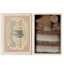 Maileg Sleepy Wakey Baby-Mäusemädchen in Streichholzschachtel