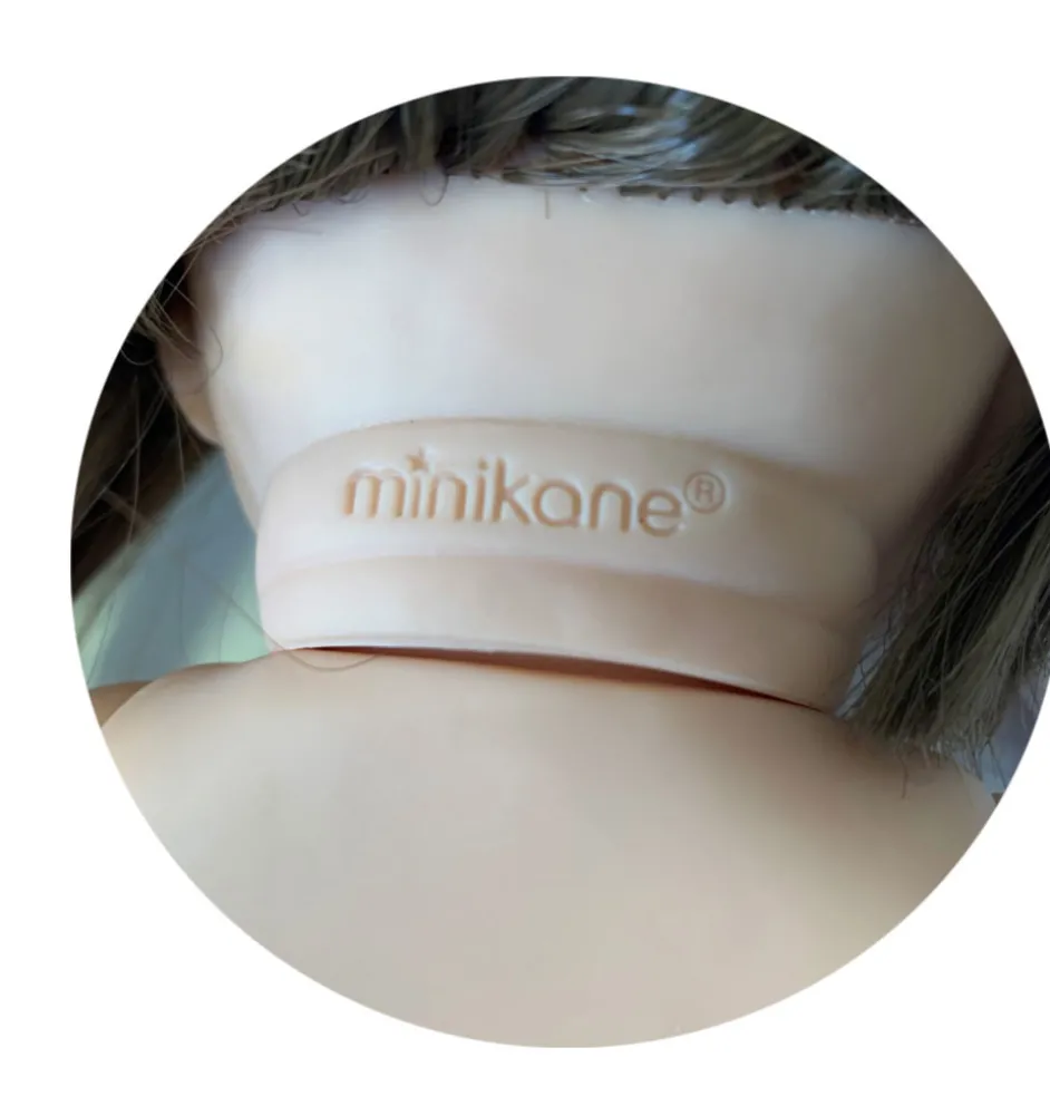 Minikane Paola Reina Puppe Jade mit Zöpfen